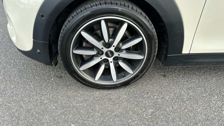 MINI Hatchback 2.0 Cooper S Exclusive II 3dr Auto Petrol Hatchback